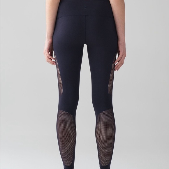 Grey Lululemon Reveal 7/8 Tight Size Small - Picture 2 of 10